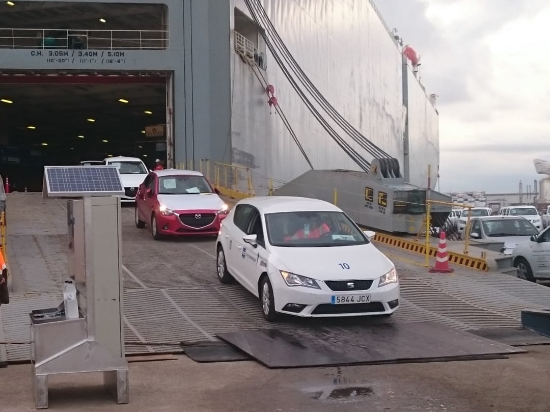 Coches_en_rampa_de_desembarco
